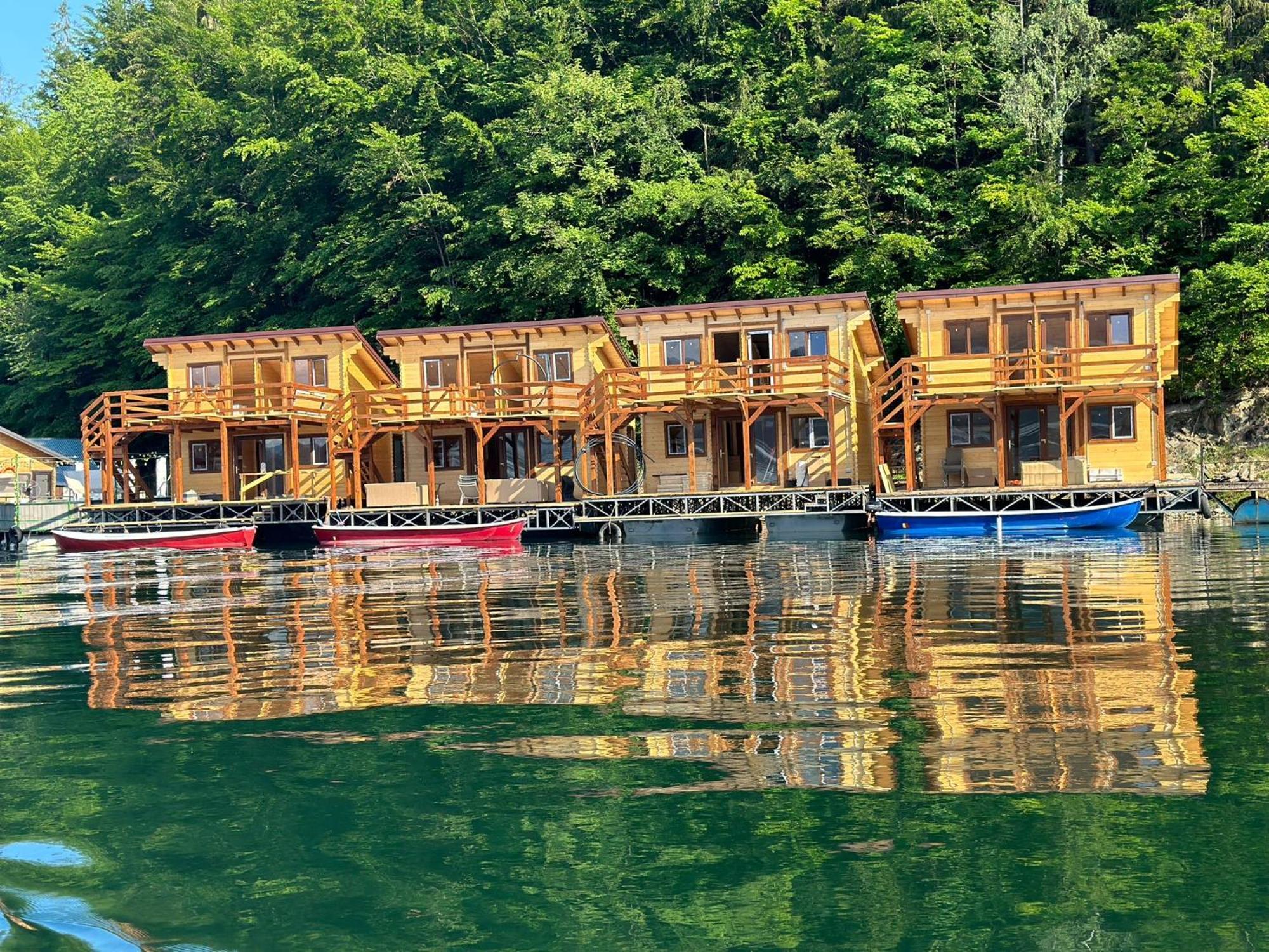 Holiday Bicaz Bungalows On The Lake Ngoại thất bức ảnh