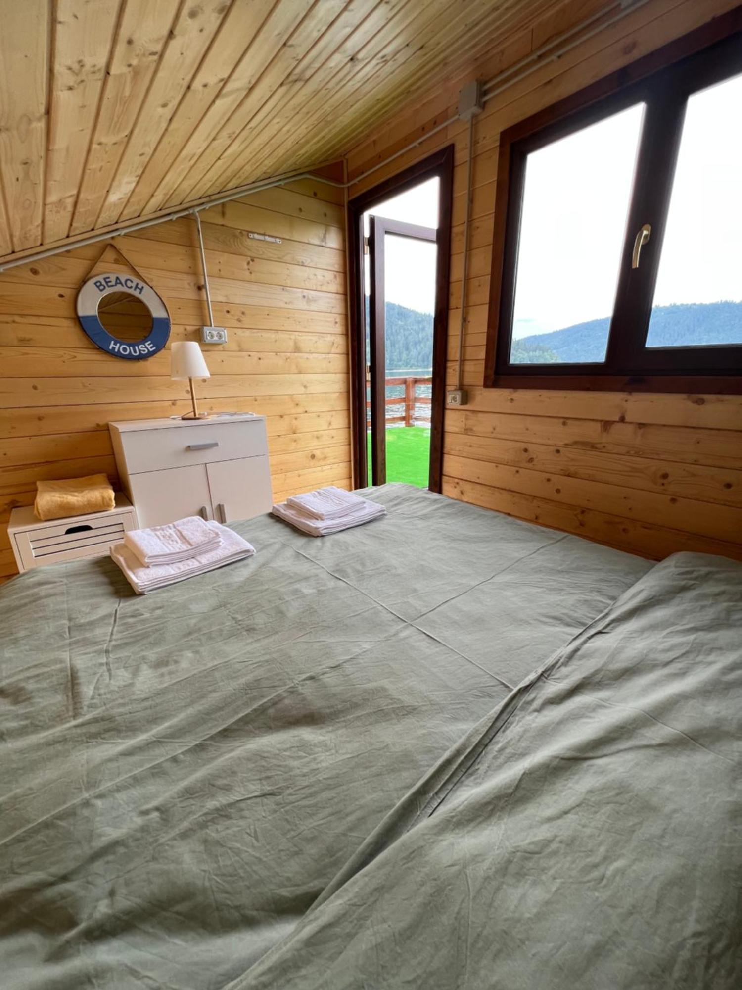Holiday Bicaz Bungalows On The Lake Ngoại thất bức ảnh