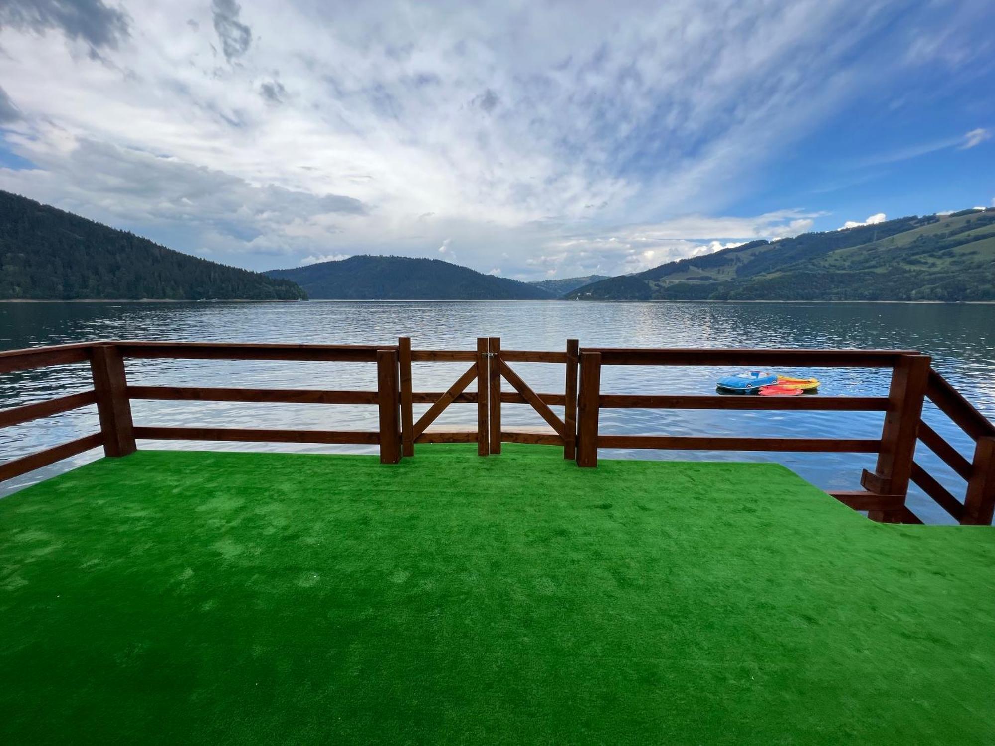 Holiday Bicaz Bungalows On The Lake Ngoại thất bức ảnh