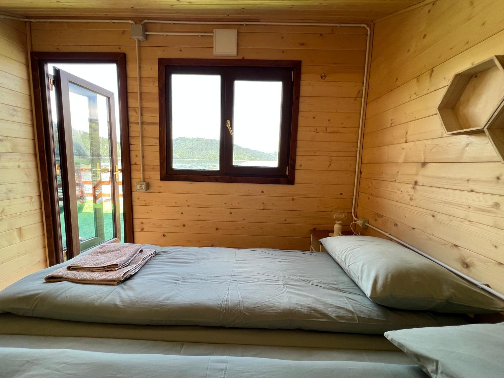 Holiday Bicaz Bungalows On The Lake Ngoại thất bức ảnh
