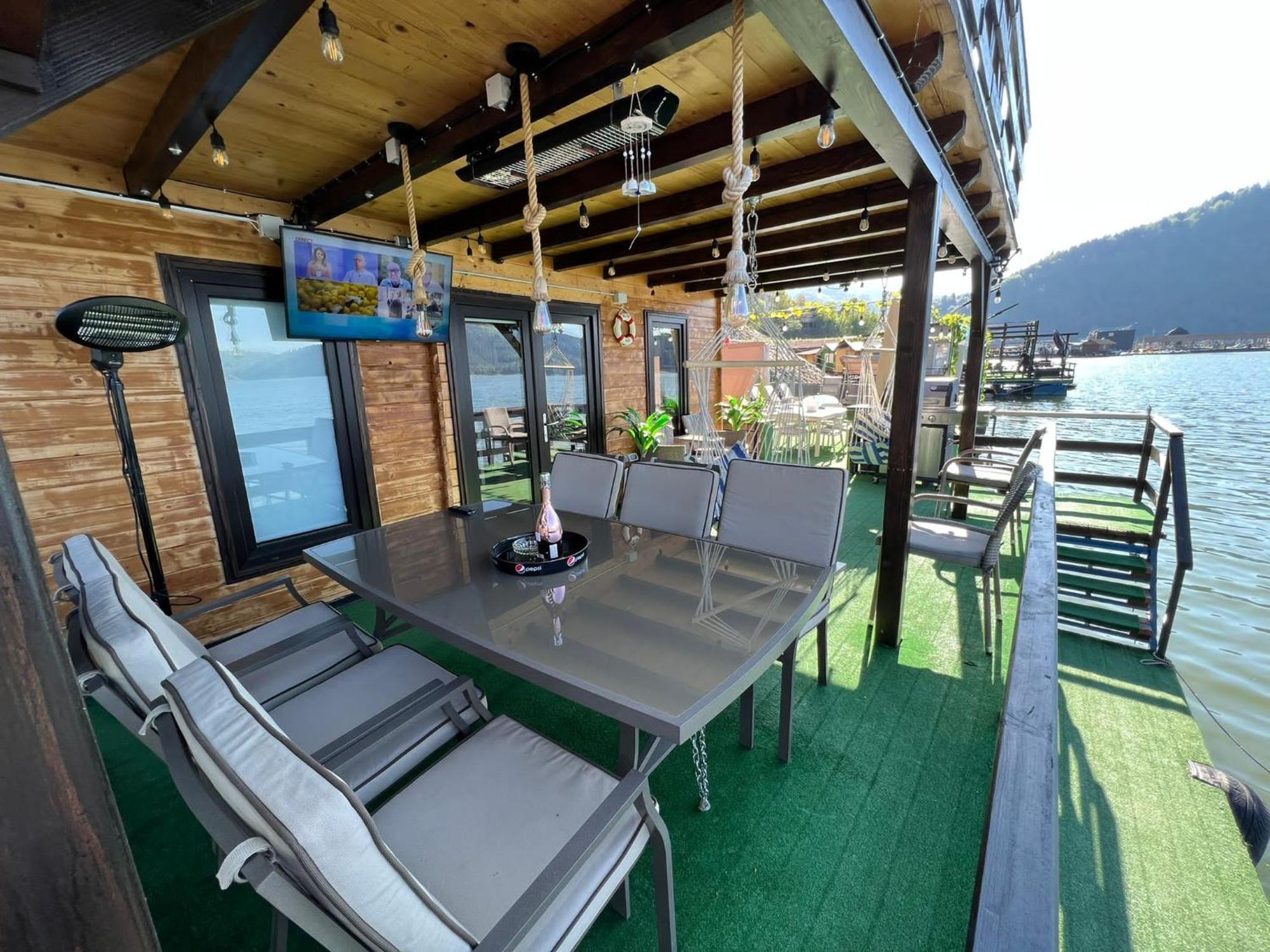 Holiday Bicaz Bungalows On The Lake Ngoại thất bức ảnh