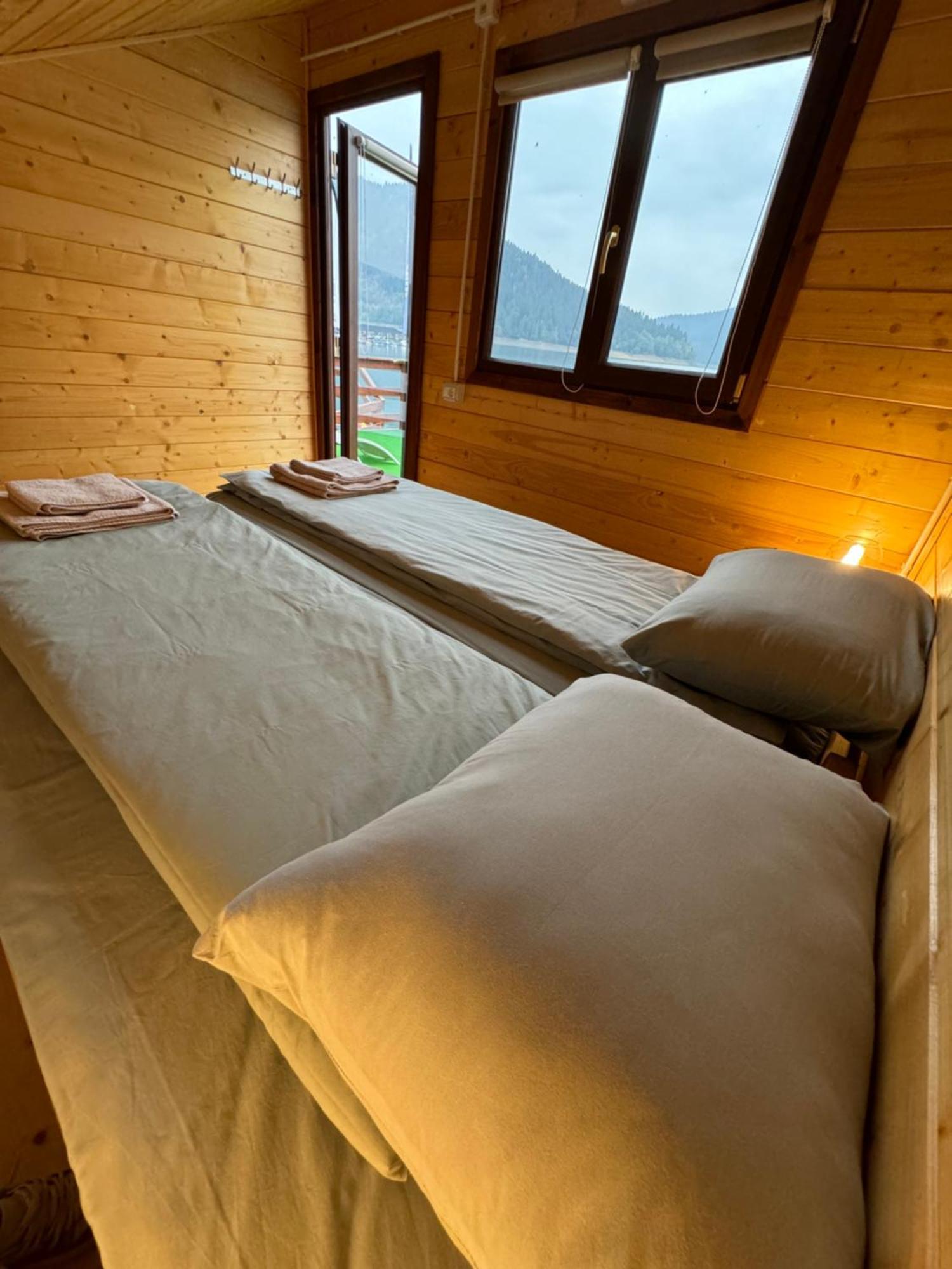 Holiday Bicaz Bungalows On The Lake Ngoại thất bức ảnh
